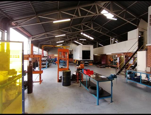 1,335M² WAREHOUSE FOR SALE IN ANDERBOLT